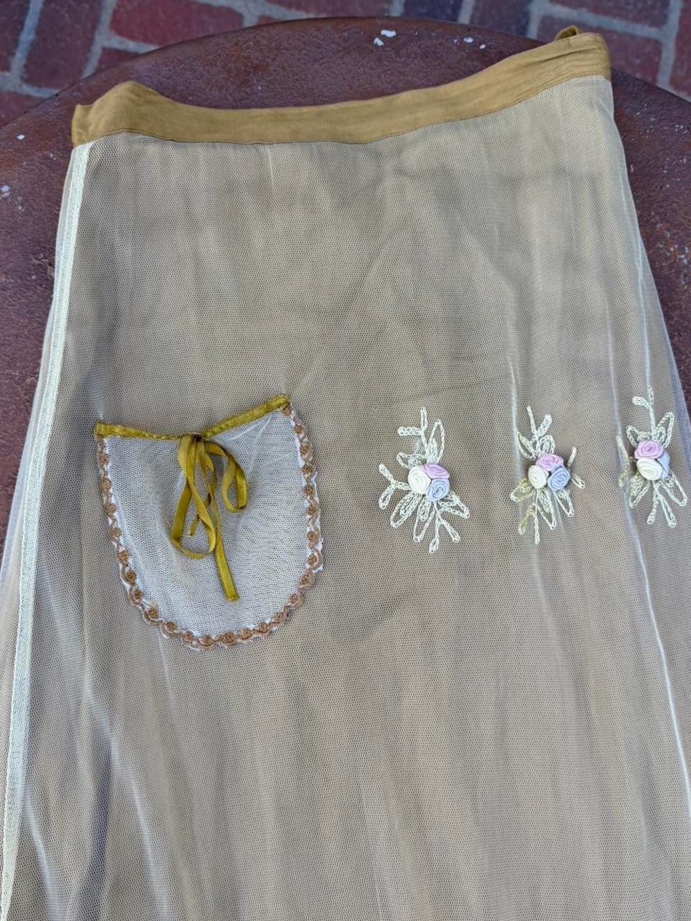 One of a kind : Vintage Y2K Yellow maxi skirt with gold floral embroidery - Picture 6 of 10